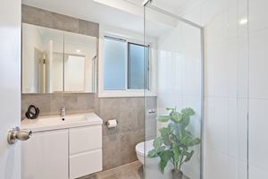 The Bathroom of a 5 Bedroom Townhouse Apartment at Birmingham Gardens Townhouses.