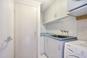 Sandbar Apartment provides a fully equipped laundry.